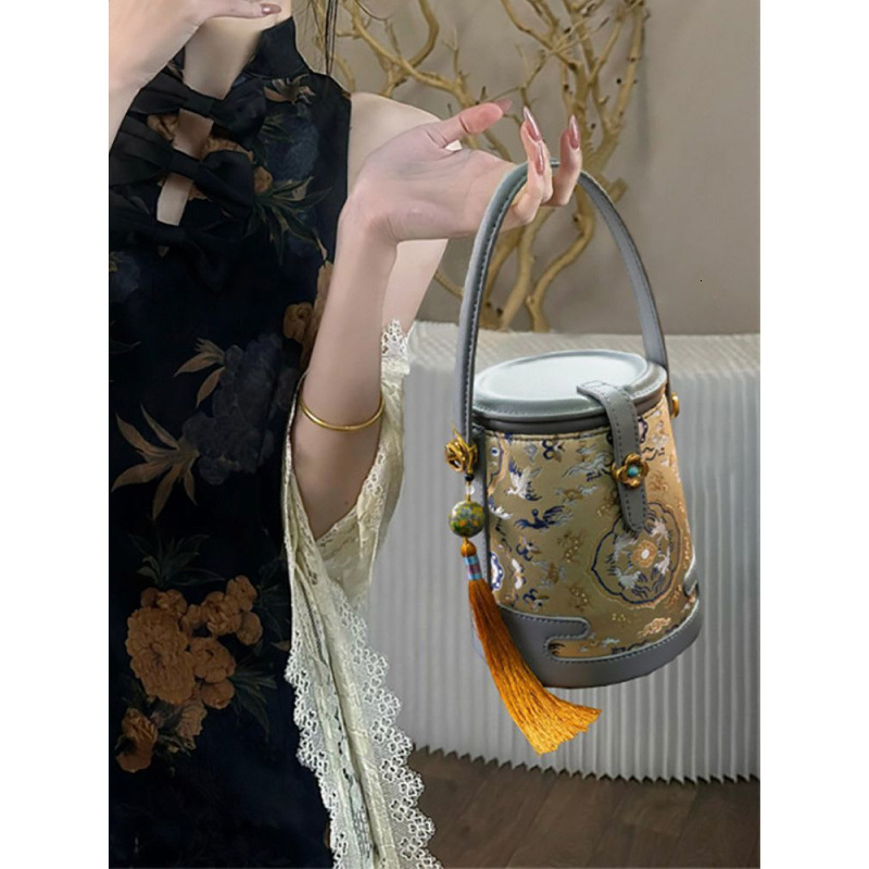 Brand Quality New Style New Style Cheongsam Pattern Handheld Bucket Bag for Women 2024 New Designer Crossbody Cylinder Bag New Free Delivery Designer 