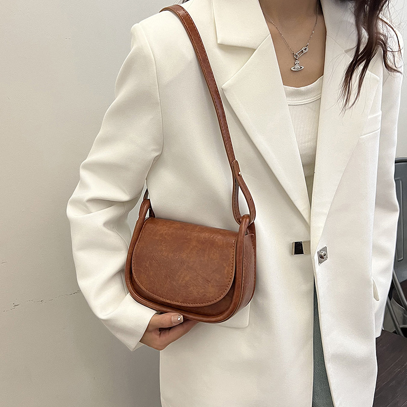 Free Shipping Designer 2025 New Korean Womens Bag Niche Crossbody Bag This Year Popular Texture Single Shoulder Underarm Small Square Bag Small Bag