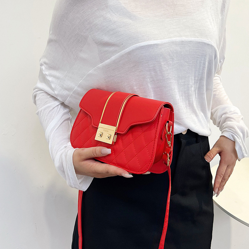 Free Shipping Designers New Fashionable Diamond Grid Embroidered Thread Armpit Bag Women's Trendy Casual Small Square Bag Commuting Single Should