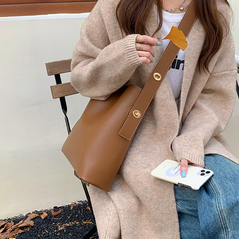 designer 2025 New Fashion Korean and Japanese Style Single Shoulder Bag Bucket Bag Ins Retro Crossbody Large Capacity Tote Bag Student Bag
