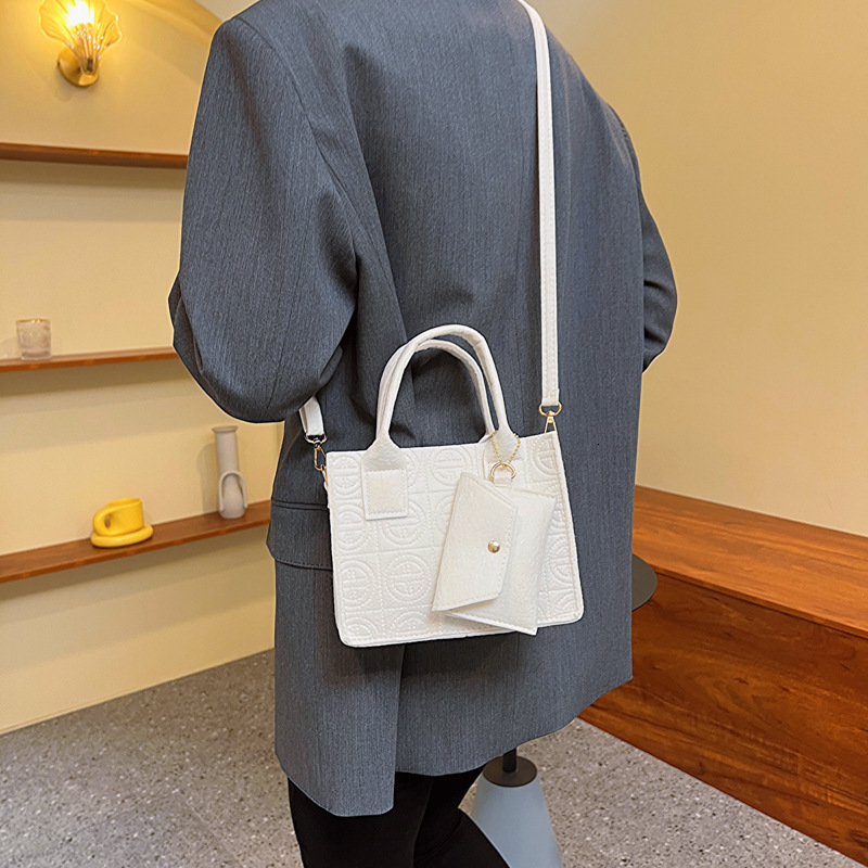 Free Shipping Designer Bag Small Fresh And Stylish Solid Color Handbag 2024 New Style This Year's Popular Embossed Felt Cloth Crossbody Bag