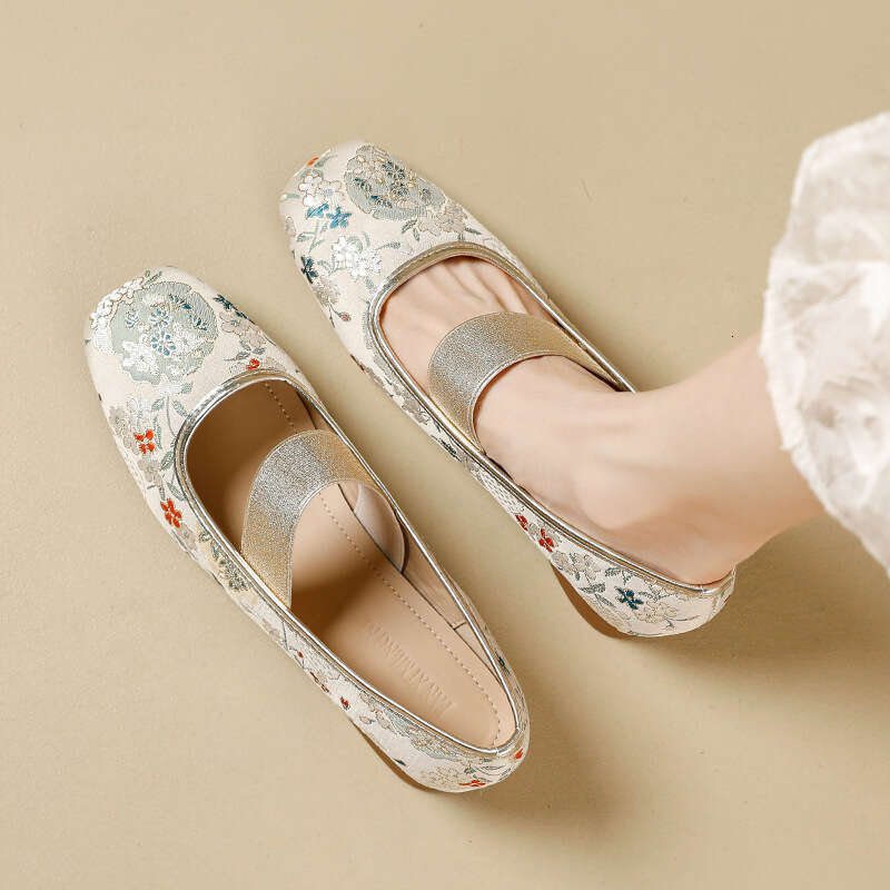 2024 Autumn Shallow Mouth Wedding Embroidered Single Women Mary Jane Shoes Soft Sole Chinese Ethnic Style Square Toe Flat Loafers