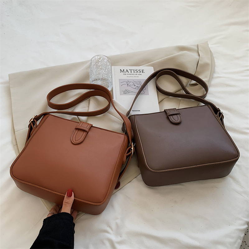 New Style Texture Bag for Women and New Fashion Large Capacity Shoulder Crossbody Bag Casual Versatile Commuter Bucket Bag New Free Delivery Designer 