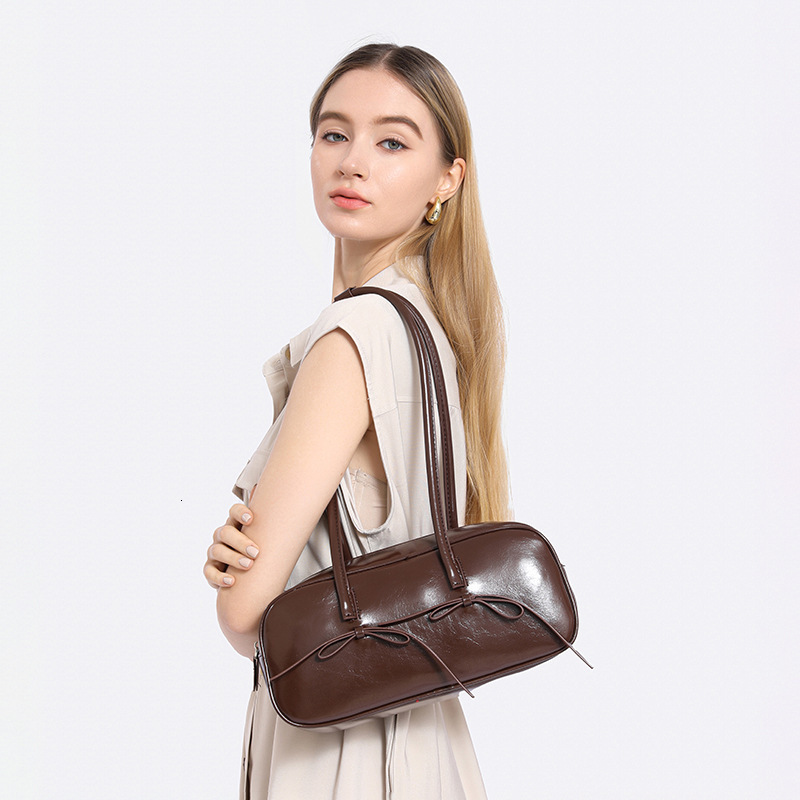 designer Korean Style Trendy Hot-Selling Ballet Style Simple Underarm Bowling Bag for Women Versatile Personality Commuter Fashionable Shoulder Bag
