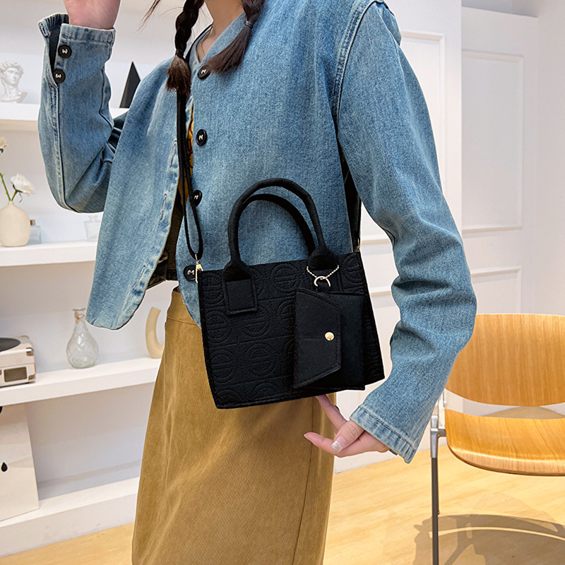 Free Shipping Designer Bag Small Fresh And Stylish Solid Color Handbag 2024 New Style This Year's Popular Embossed Felt Cloth Crossbody Bag