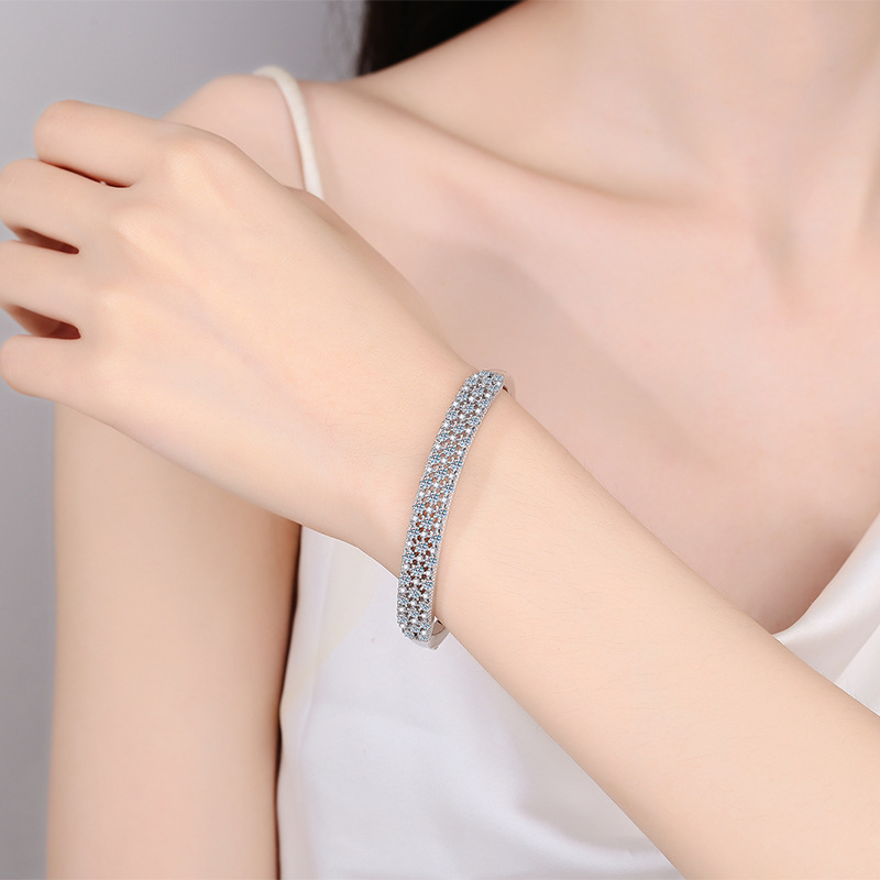 Elegant Accessory Ladies' Simple Design Moissanite Ring & Cuff Ensemble Made of Durable Sterline Silve