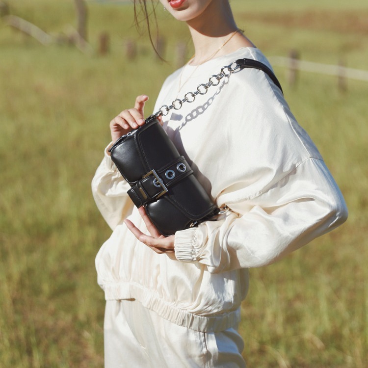 designer Fashion Simple Retro Round Chain Underarm Bag New Trend Baguette Crossbody Small Bag Commuter Bag Shoulder Bag