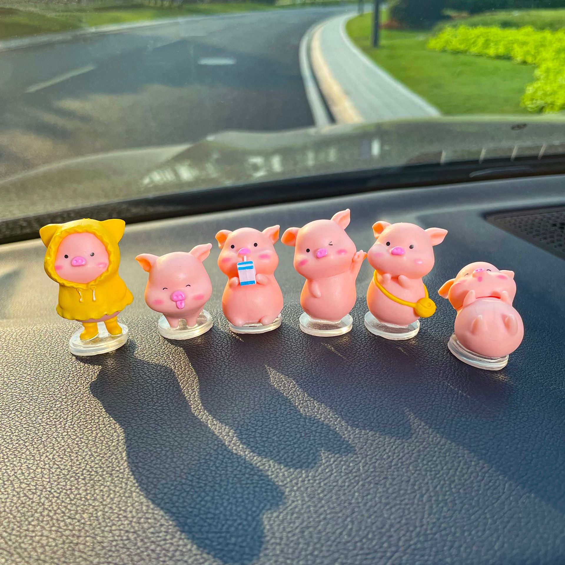 A 7-piece set of cute car accessories for the little pig car dashboard decoration and interesting car interior desktop ornaments