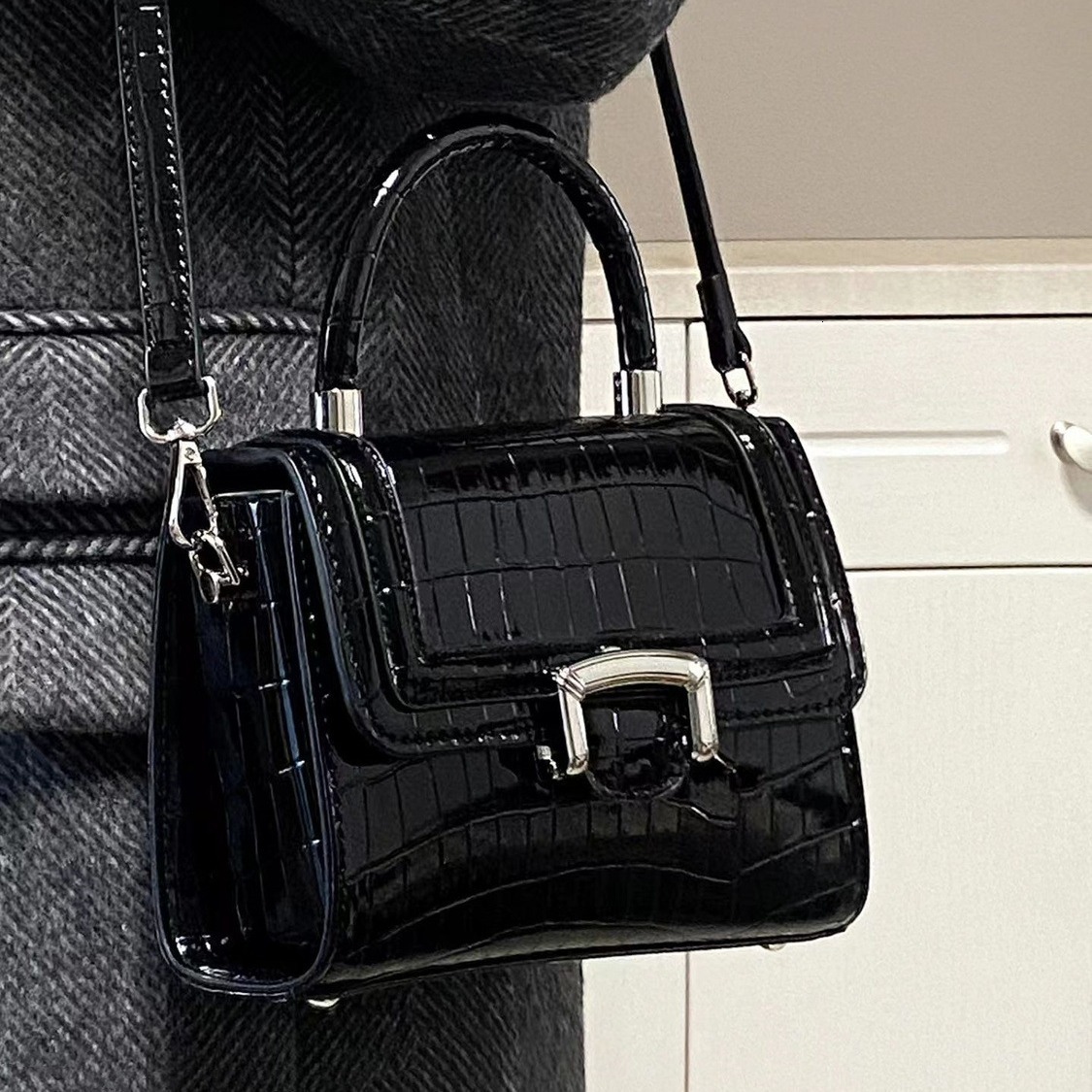 designer Niche Design High-End Crocodile Pattern Small Square Bag Handbag 2025 New Fashion Commuter Tote Bag Shoulder Crossbody Bag