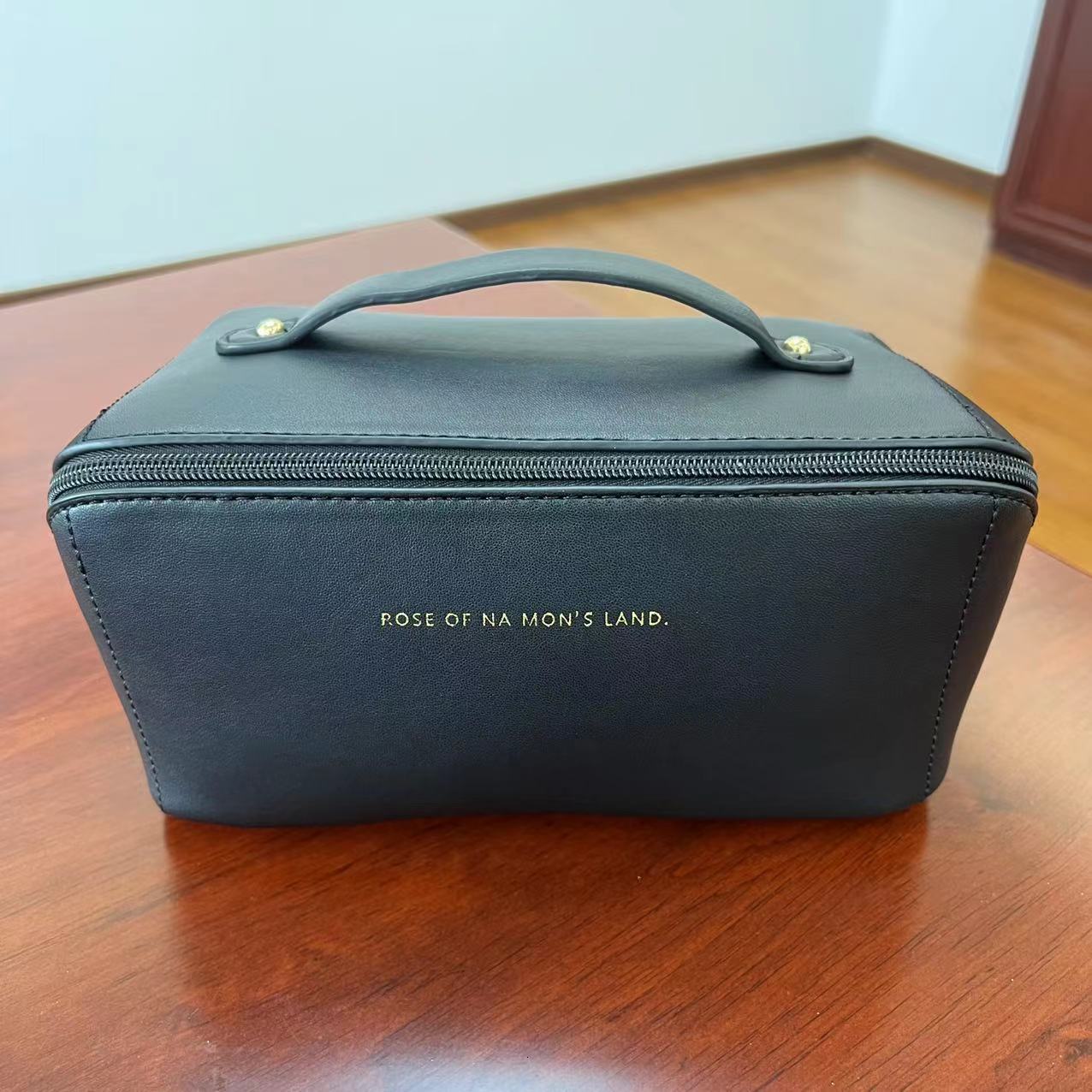 designer New High-Quality Versatile Simple Makeup Bag Large Capacity Portable Casual High-End New Travel Toiletry Bag