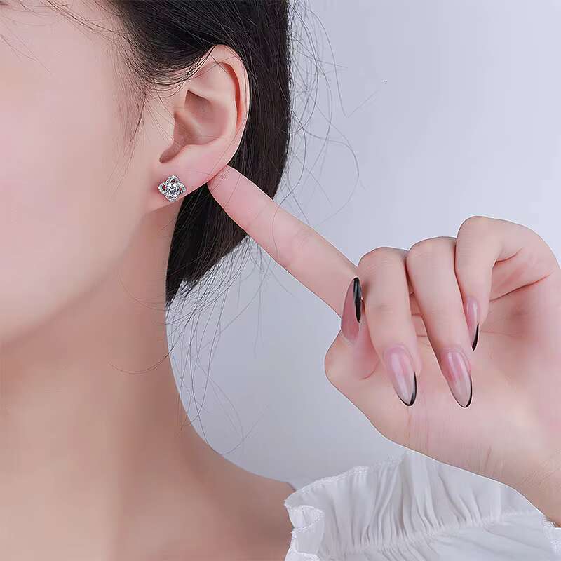 9 S925 Sterling Silver Lucky Four-leaf Clover 1Carat Moissanite Earrings for Women