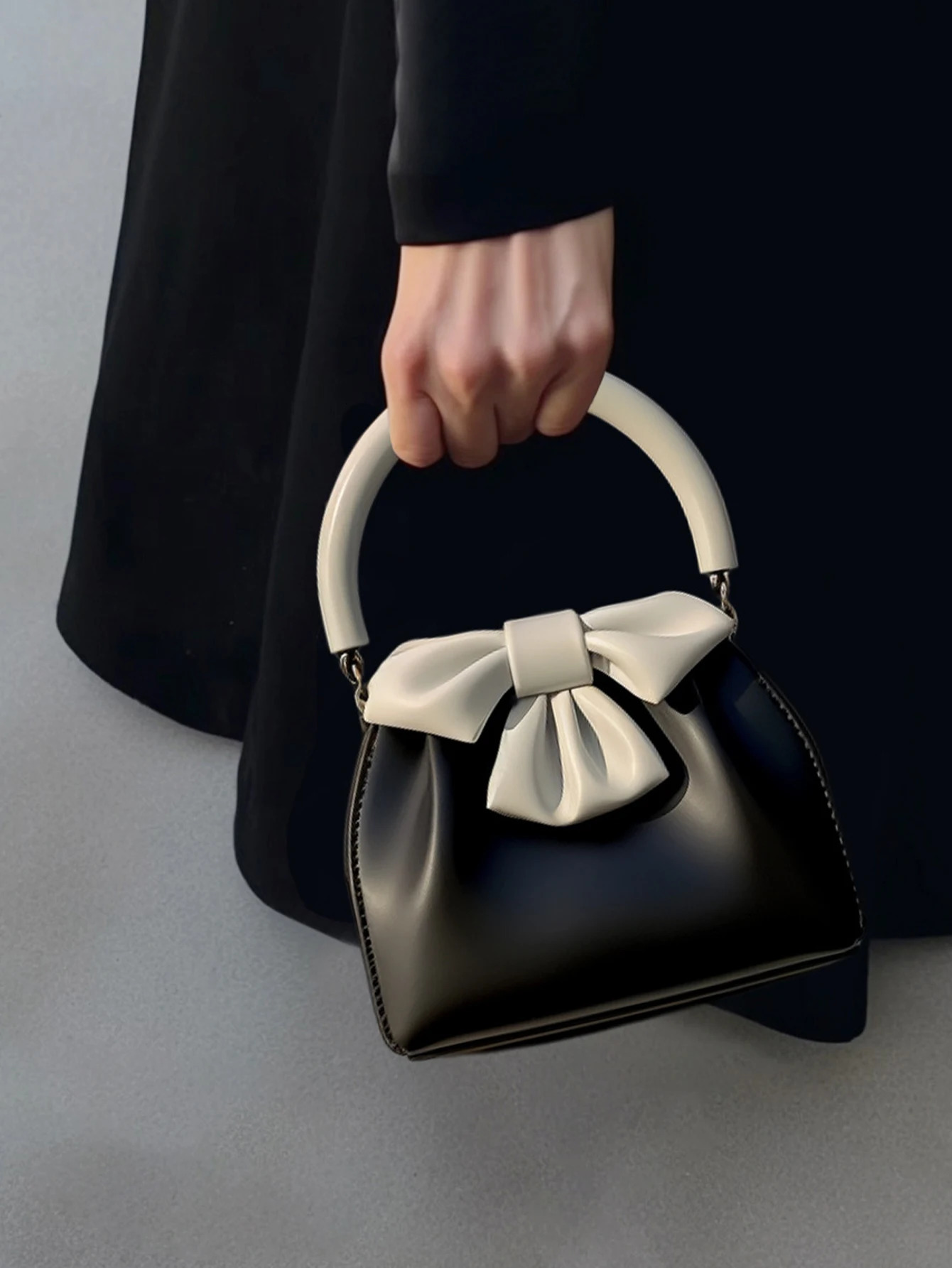 Fashionable and versatile color blocking small square bag with bow and pleated black handbag 250530
