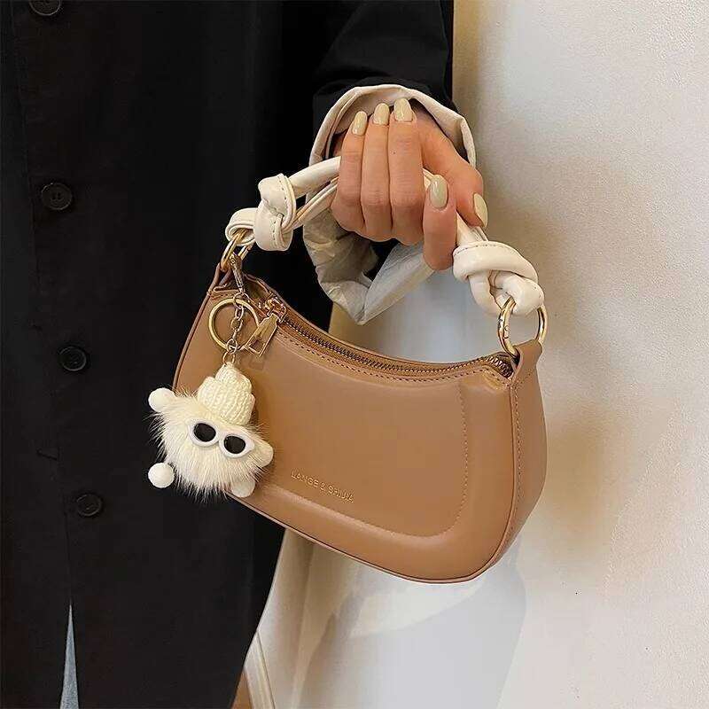 Niche Design Simple Women New Trend Retro Texture Hand Autumn Senior Sense Single Shoulder Commuter Crossbody Bag