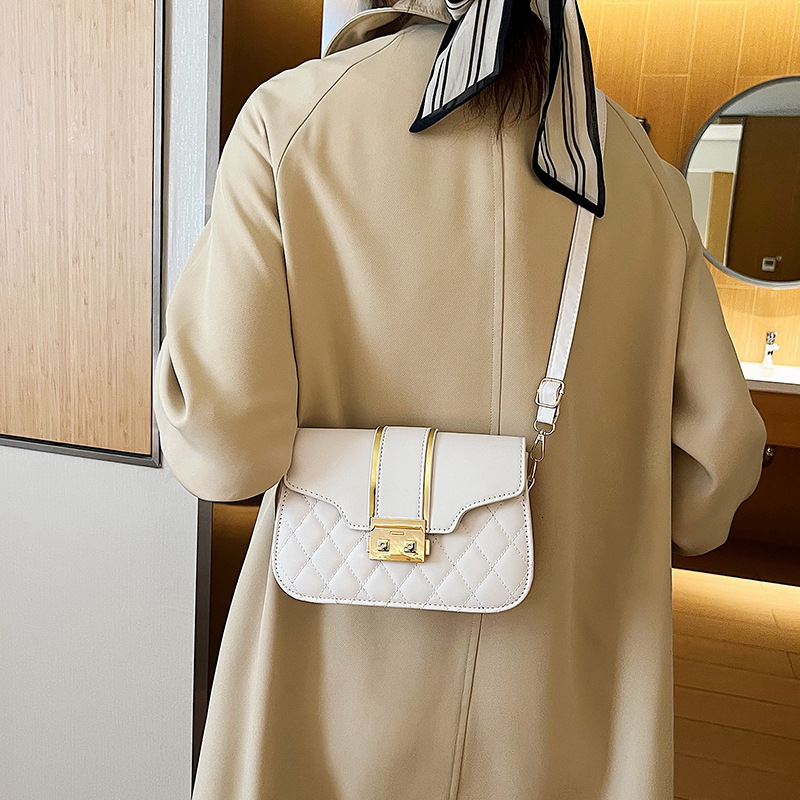 Free Shipping Designers New Fashionable Diamond Grid Embroidered Thread Armpit Bag Women's Trendy Casual Small Square Bag Commuting Single Should