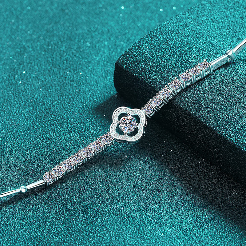 925 Sterling Silver Moissanite Four-Leaf Clover Bracelet with CZ Crystals, Adjustable Chain, Elegant and Timeless Jewelry for Women
