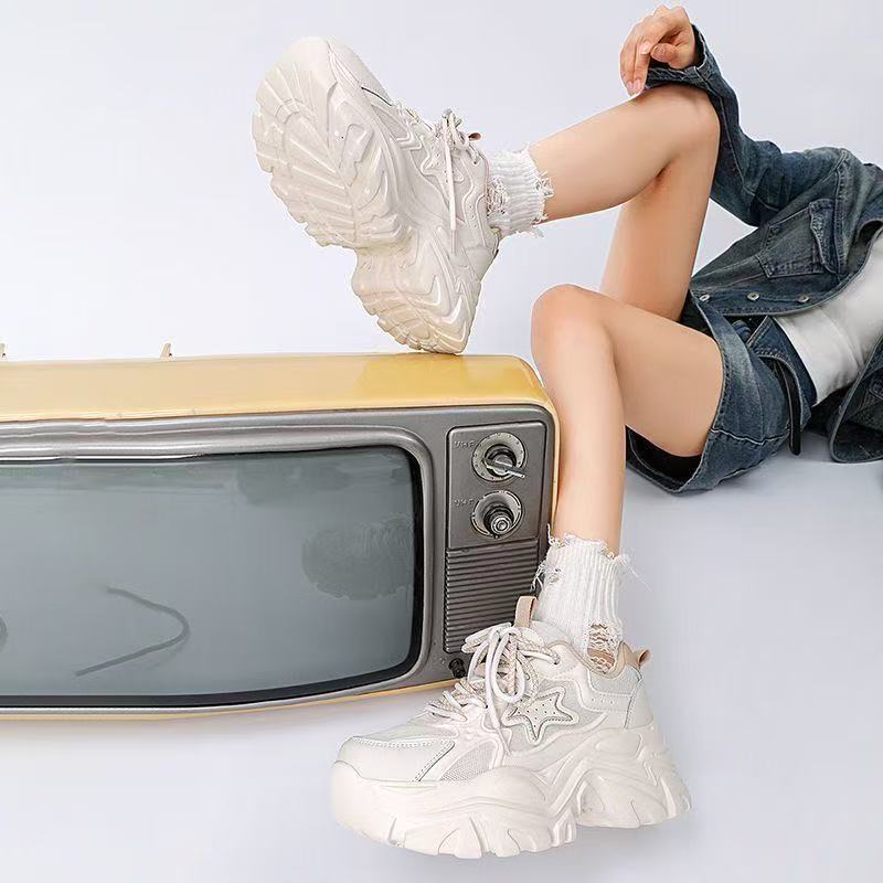 Women's Casual Sports Shoes Spring New Style Thick Bottom Versatile Leisure Sports Shoes Black Samurai Dad Shoes Fashion Chunky Sneakers Zapatos 