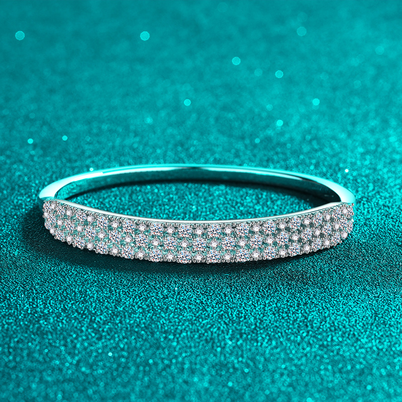 Elegant Accessory Ladies' Simple Design Moissanite Ring & Cuff Ensemble Made of Durable Sterline Silve