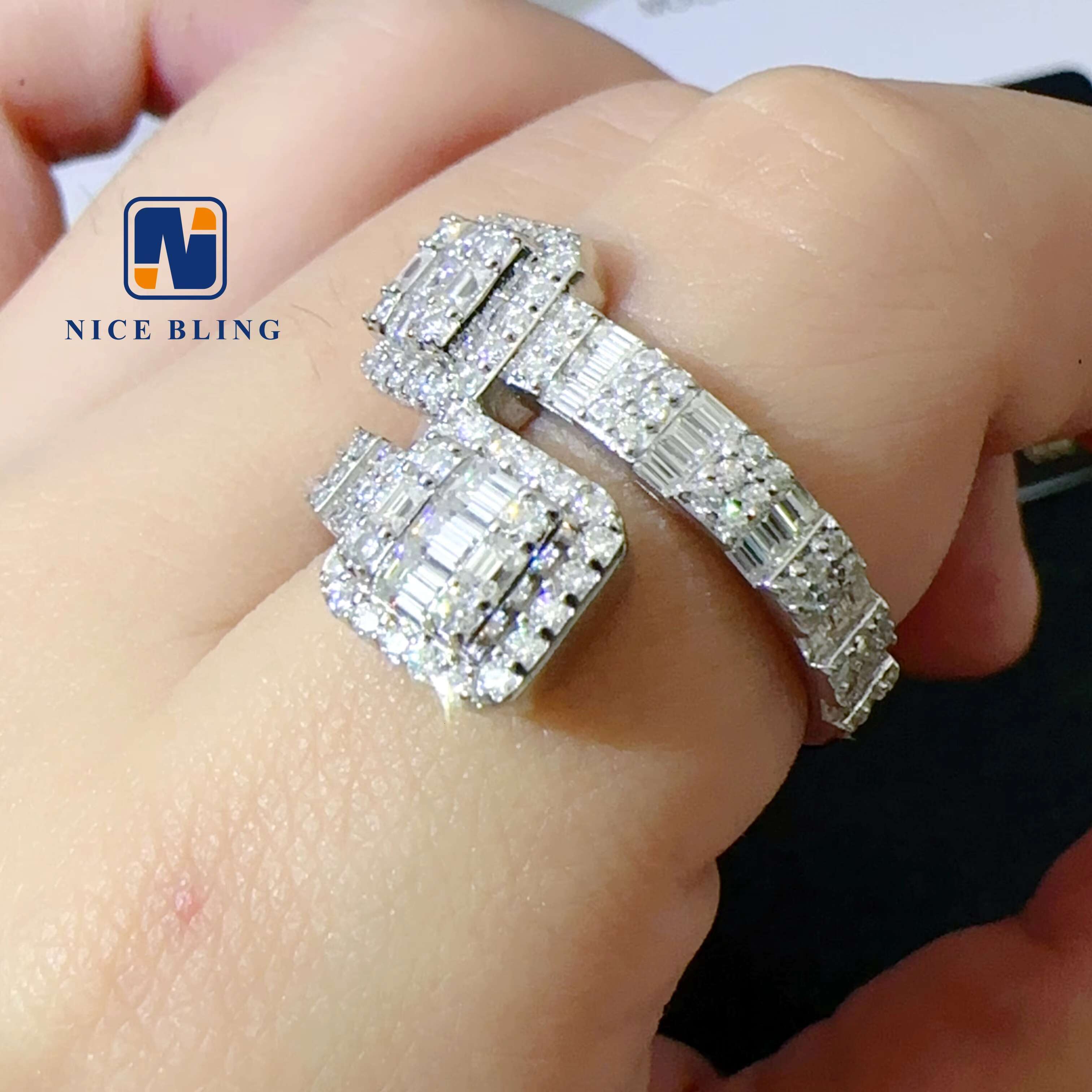 Anti Stress Moissanite Diamond Rings 925 Sterling Silver Vvs baguette Cut Diamond Rings for Men and Women