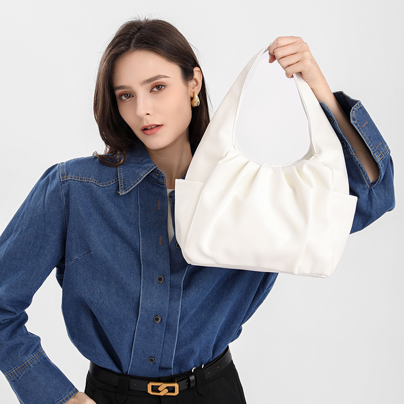 designer New 2025 Summer Niche Handbag Clutch Wrinkled Texture Cloud Bag European and American Fashion Horn Large Bag Women's Bag