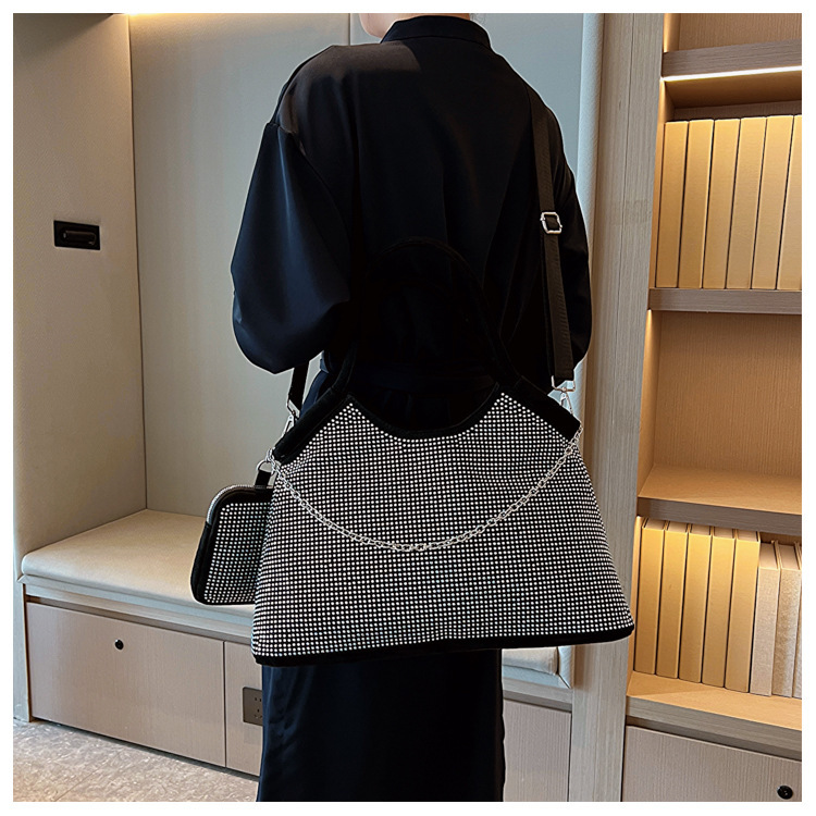 Large Capacity Trendy Diamond Studded Shoulder Bag Female Designer's New Casual Personalized Handbag Crossbody Tote Bag Fashionable Shopping Bag 