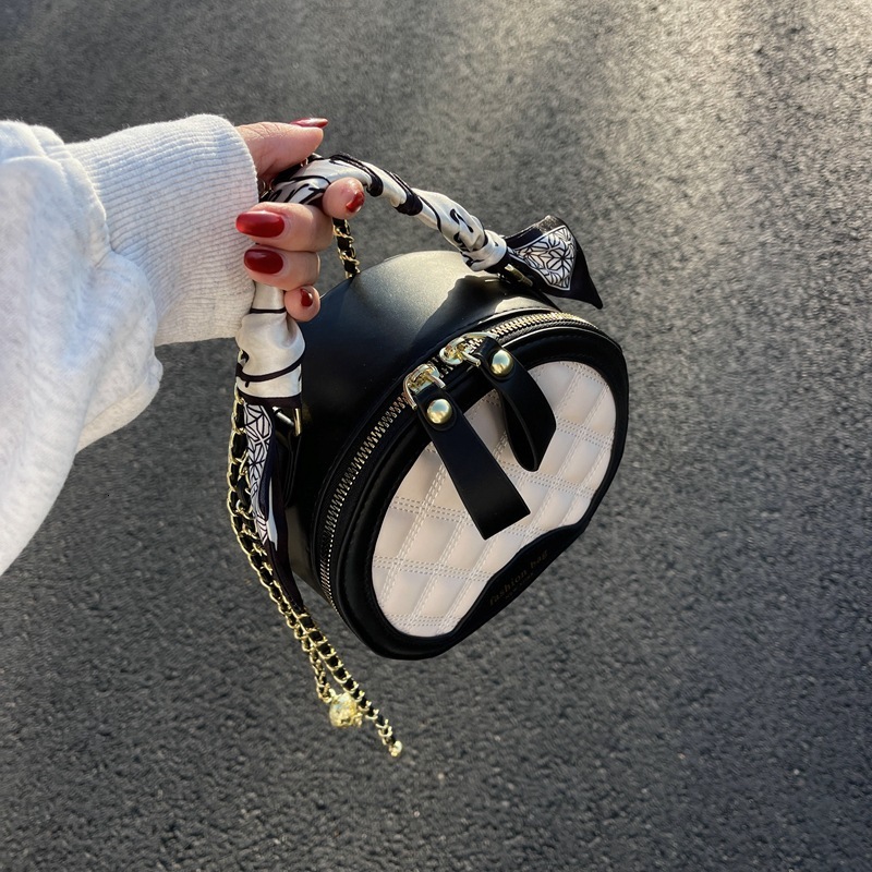 Quilted Embroidery New Women's Bag Fashion Trend Handbag Designer Shopping Bag Small Round Bag Free Shipping Internet Celebrity Style Simple Shou