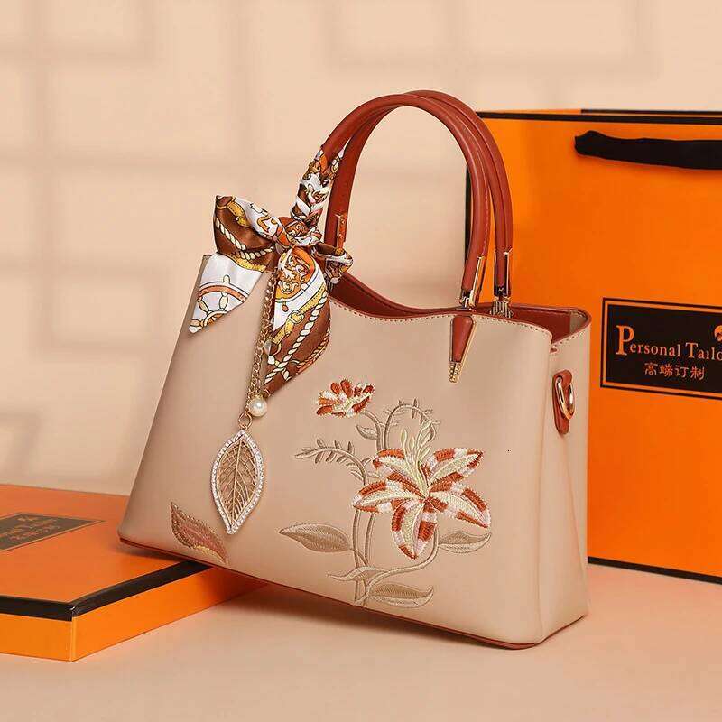 Designer Luxury Toptrends Chinese Style Embroidery Commuter Handbags For Women 2025 Designer Large Capacity Totes Female Shoulder Bags