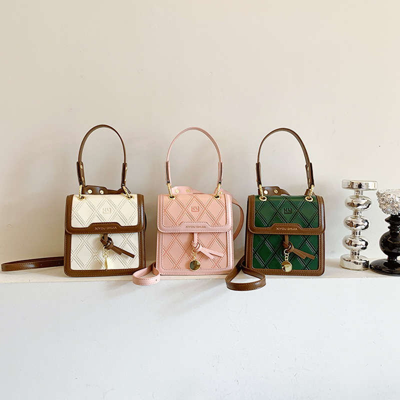 Free Shipping Designer Bag 2025 New Niche Design Splicing Contrasting Color Small Square Women's Texture Simple Crossbody Bag, Fashionable Single