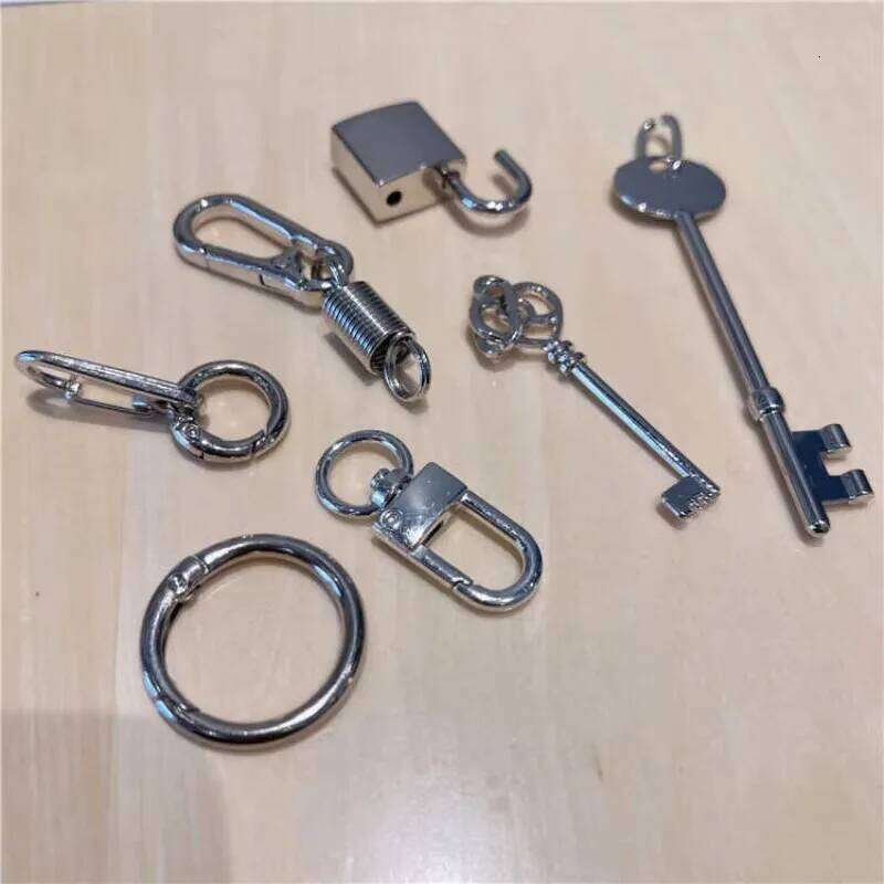 Designer Handbag Woman 2025 Trend High Quality Denim Classic Lock Shoulder Fashion Exquisite Pants Styling Cross Bag