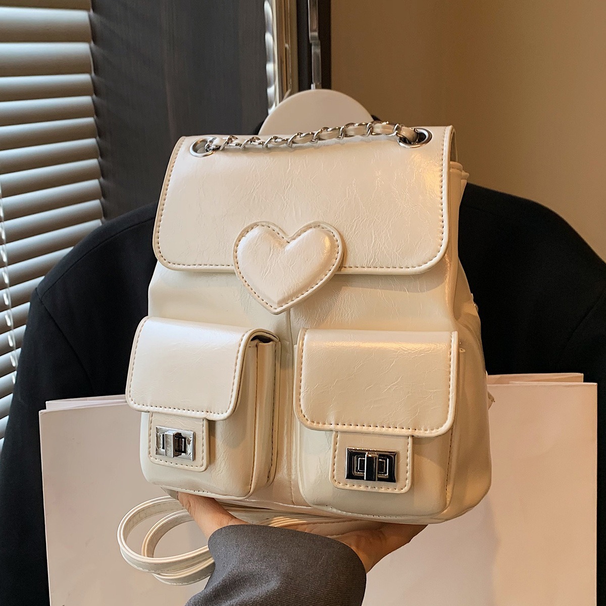 designer Design Sense Niche Backpack Silver Women's Heart New Fashion Backpack Versatile Chain Bucket Travel Bag