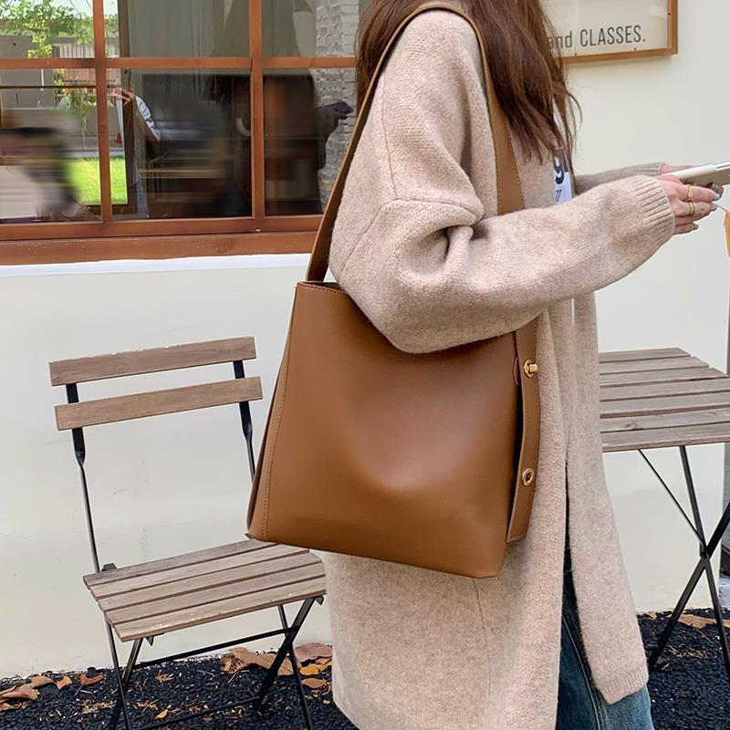 designer 2025 New Fashion Korean and Japanese Style Single Shoulder Bag Bucket Bag Ins Retro Crossbody Large Capacity Tote Bag Student Bag