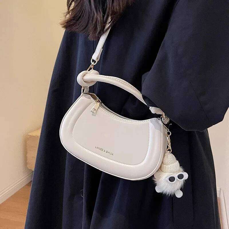 Niche Design Simple Women New Trend Retro Texture Hand Autumn Senior Sense Single Shoulder Commuter Crossbody Bag