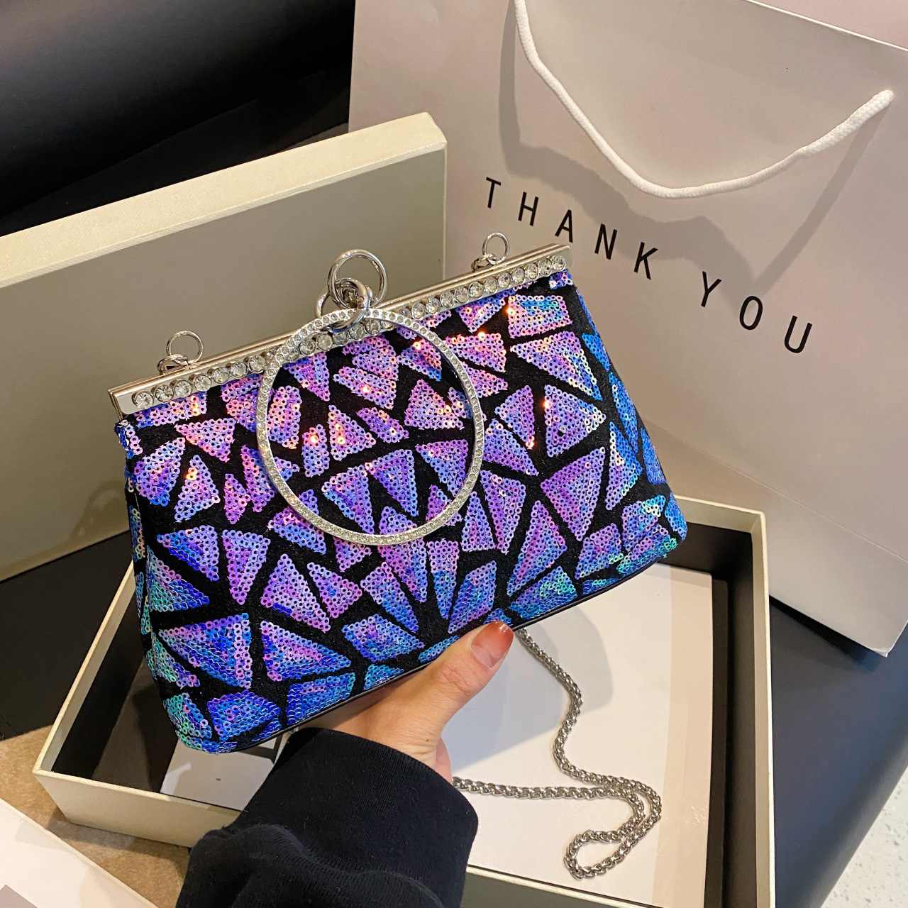 Free Shipping Designers New Handbag With Embroidered Sequins For Ladies Dinner Bag Iron Ring Clip Mouth Womens Bag Cross-border Hot Selling Retro Wome