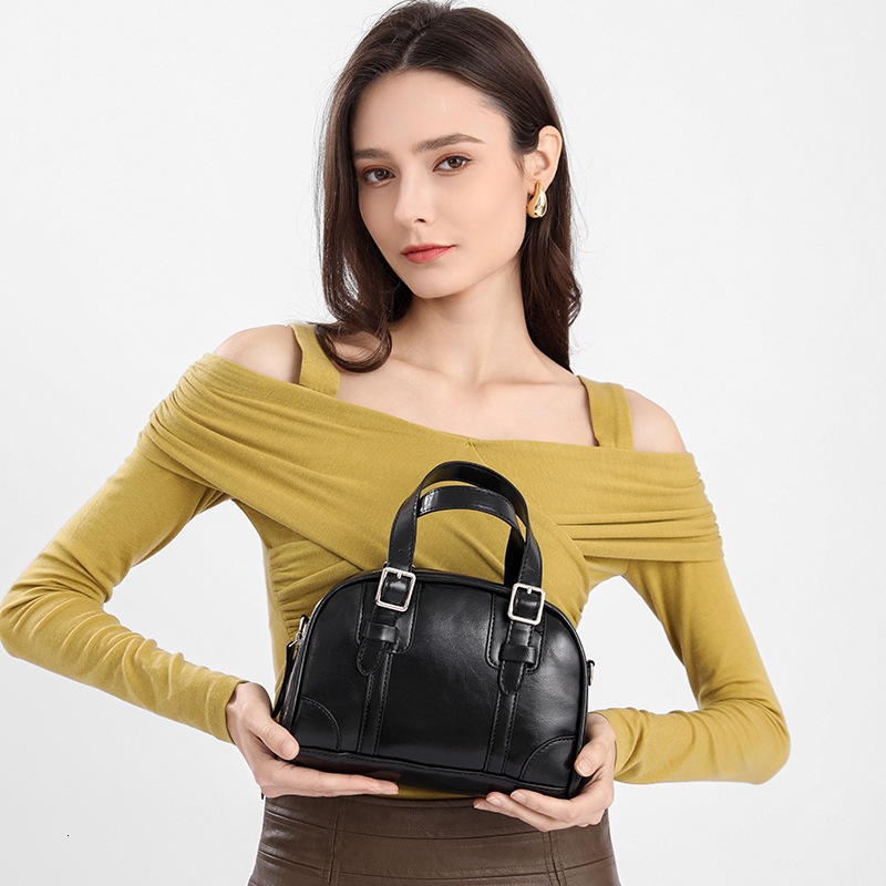 designer High-Quality Texture Bag for Women 2025 New Korean Retro Handbag Niche Girl Versatile Shoulder Crossbody Bag