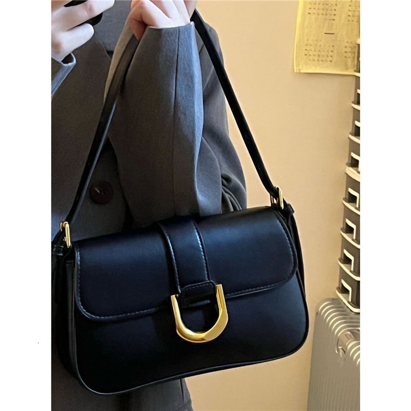 designer High-Quality Texture Bag for Women 2025 New French Baguette Bag Retro Horse Hoof Buckle Underarm Bag Stylish Single Shoulder Crossbody Small 