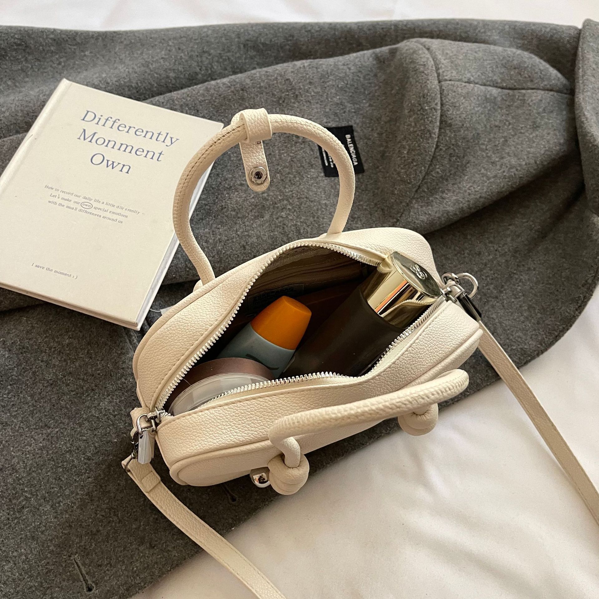 designer Jump Rope Bag Large Capacity Casual Wide Shoulder Strap Sweet Handbag Crossbody Bowling Bag Spring Summer New Fashion Versatile