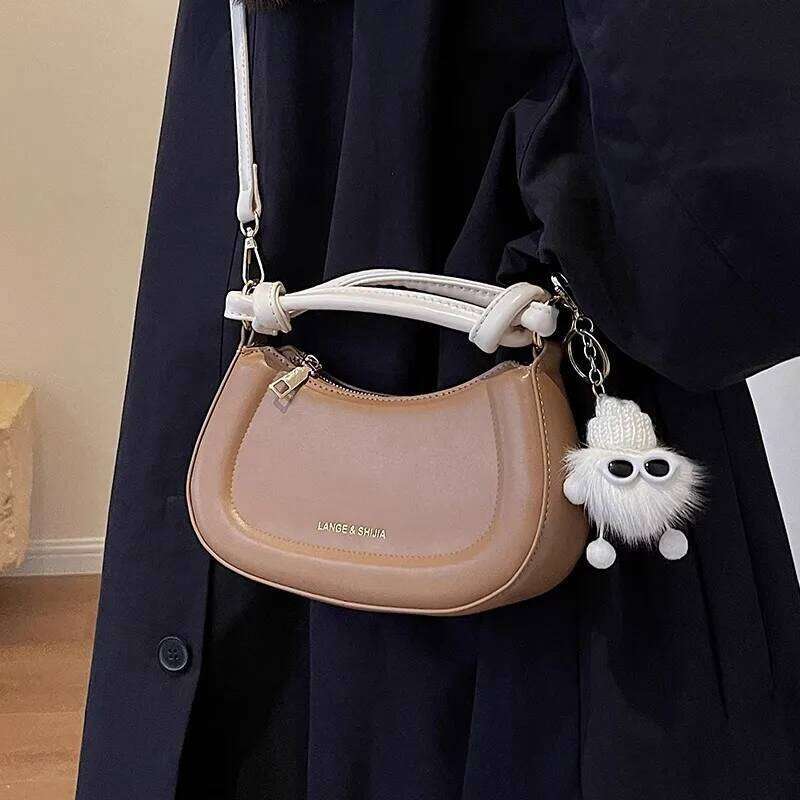 Niche Design Simple Women New Trend Retro Texture Hand Autumn Senior Sense Single Shoulder Commuter Crossbody Bag