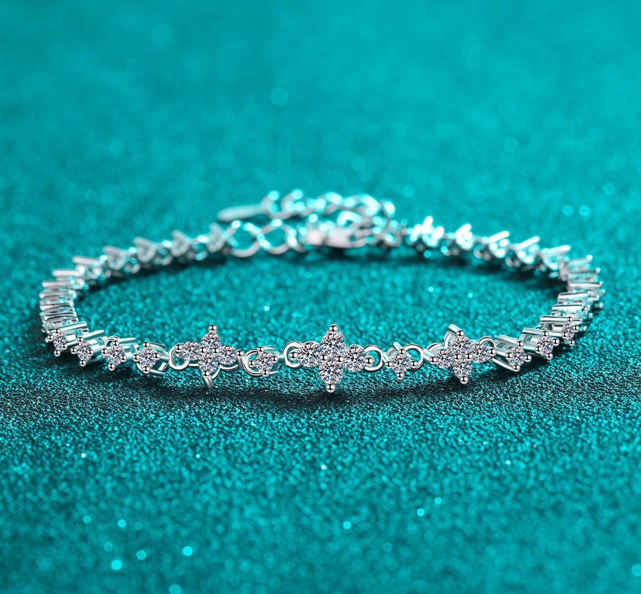 925 Sterling Silver Moissanite Bracelet for Women, Elegant and Sparkling Silver Jewelry, Adjustable, Perfect Gift for Special Occasions