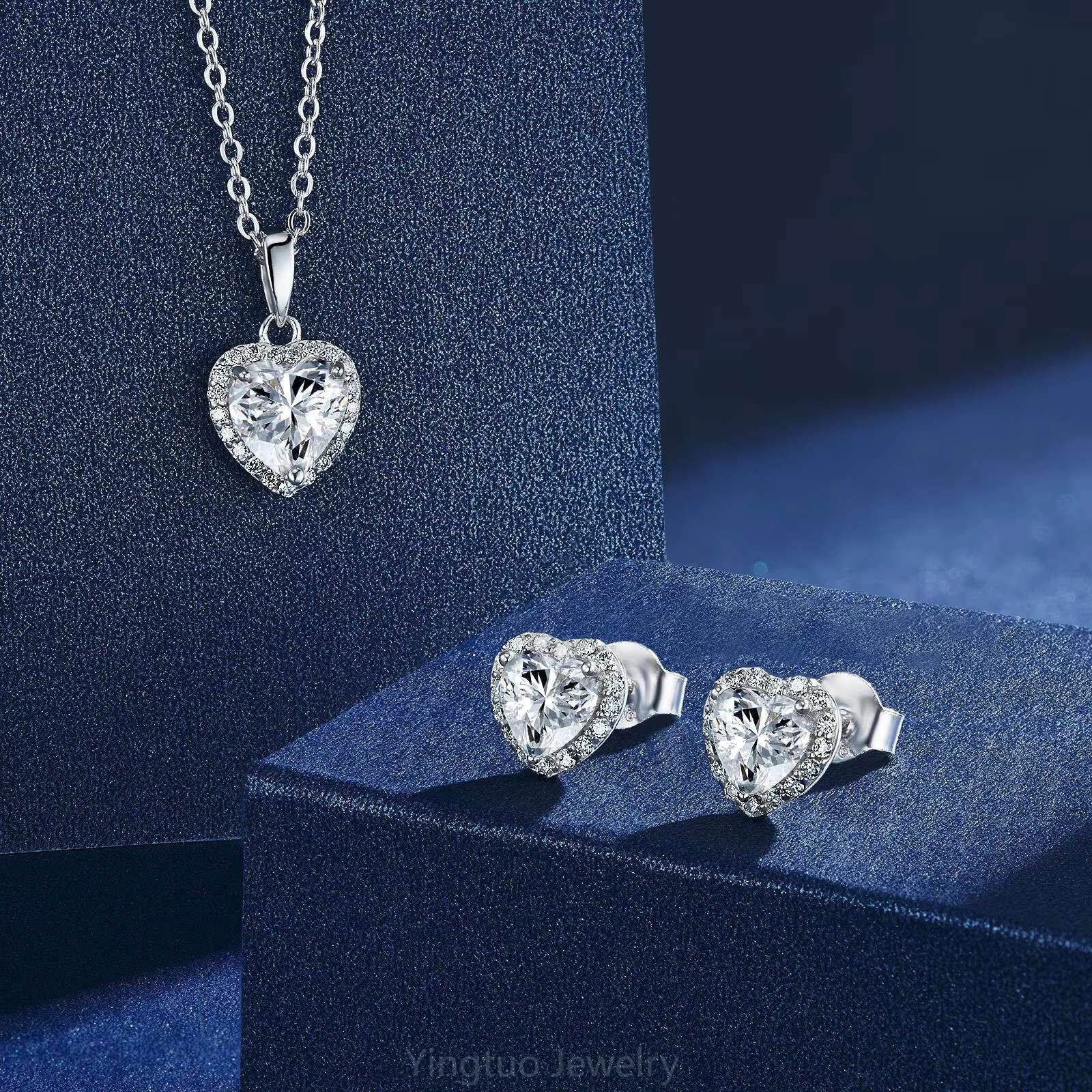 Hot Selling 925 Silver Solitaire VVS Moissanite Jewelry Diamond Stud Earrings and Necklacewith GRA Certification Women