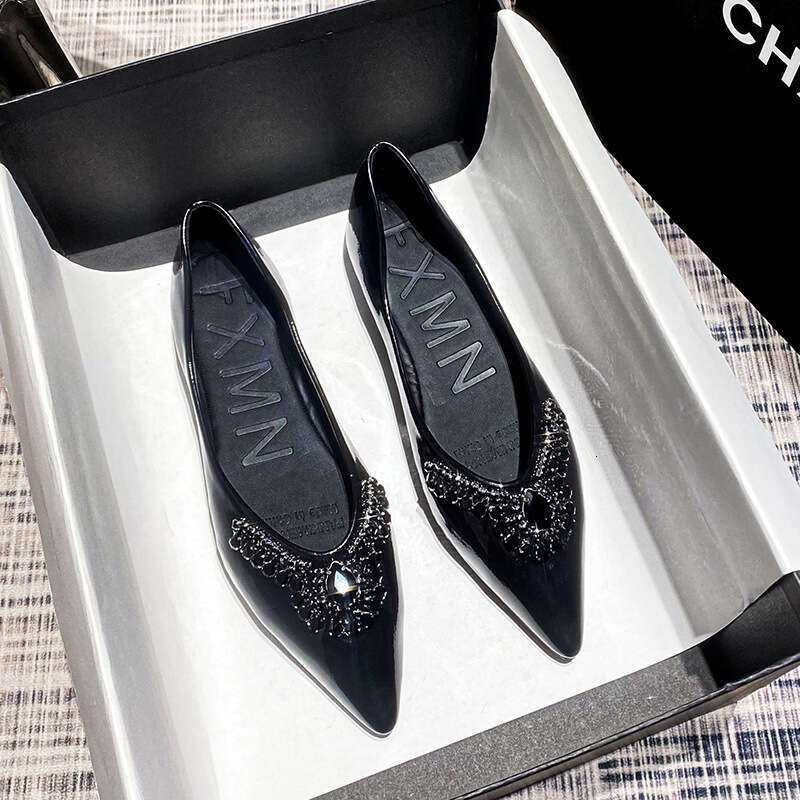 Pointed Toe Silver Shallow Mouth Flat Shoes for Women 2024 New Spring Large Size Elegant Soft Sole Rhinestone Loafers