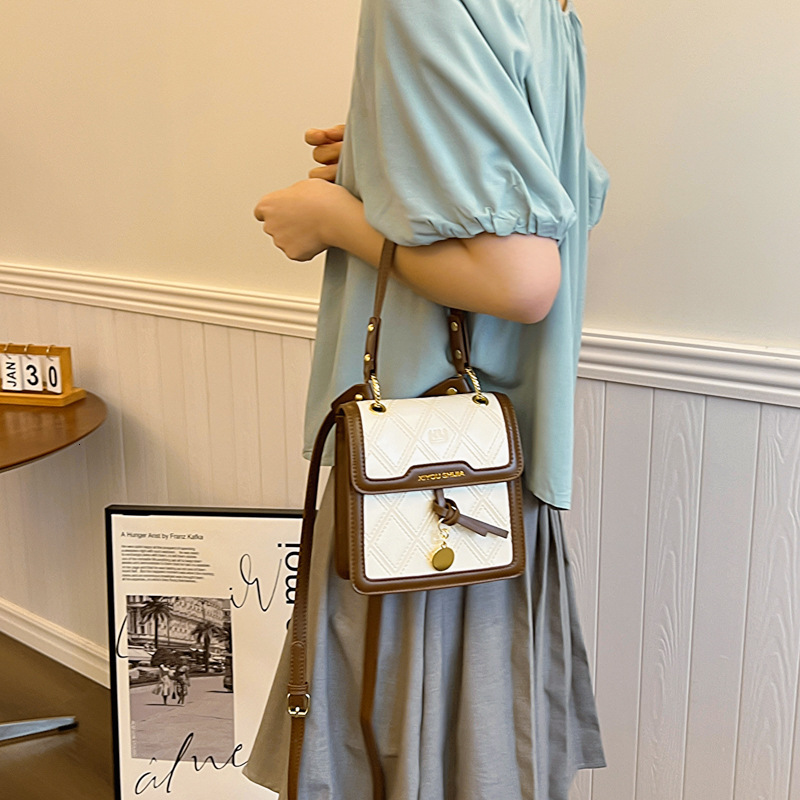 Free Shipping Designer Bag 2025 New Niche Design Splicing Contrasting Color Small Square Women's Texture Simple Crossbody Bag, Fashionable Single