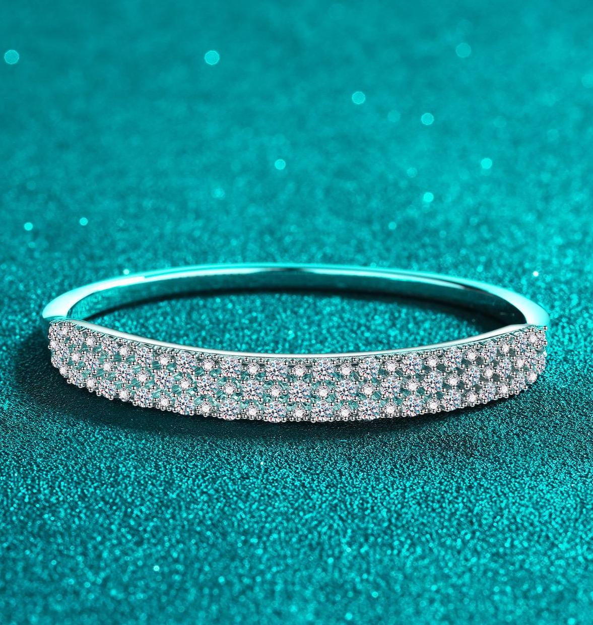 Elegant Accessory Ladies' Simple Design Moissanite Ring & Cuff Ensemble Made of Durable Sterline Silve