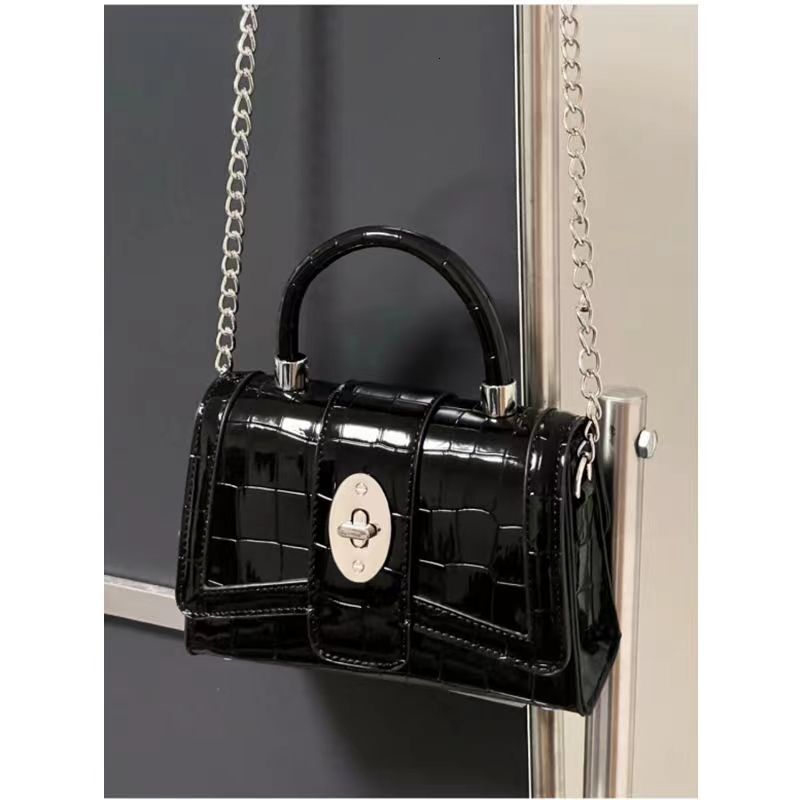 designer High-Quality Textured Fashion Chain Patent Leather Motorcycle Bag for Women 2025 New Niche Handbag Shoulder Crossbody Small Square Bag