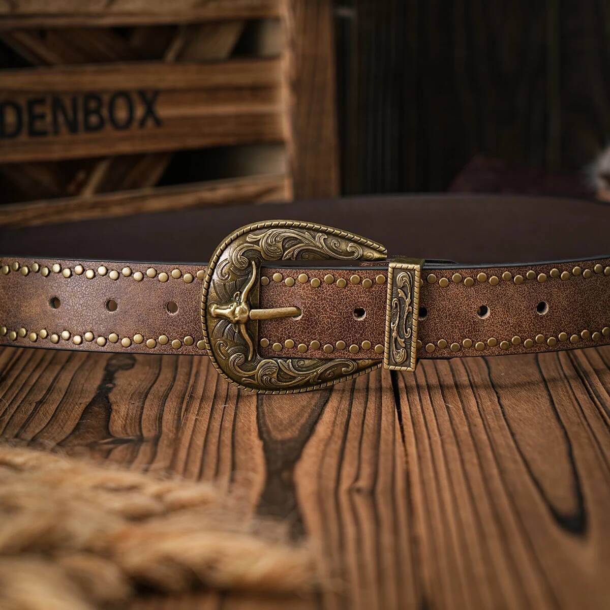A men's and women's vintage bull head relief metal buckle casual style brown riveted PU belt suitable for daily business attenda
