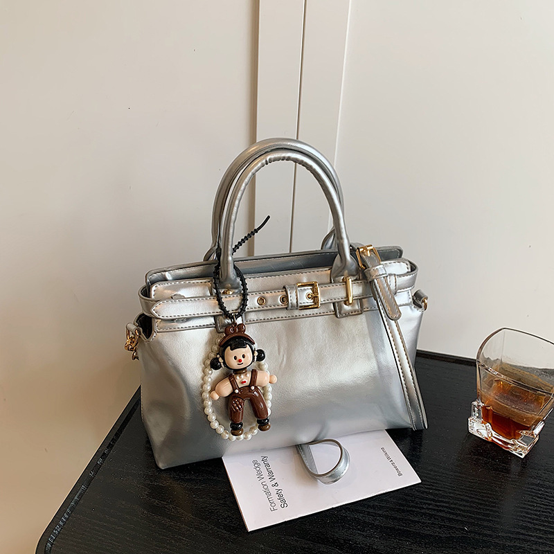 Free Shipping Fashion Super Popular Handheld Tote Bag 2025 New Summer Versatile Crossbody Bag Textured Stylish Handheld Shopping Bag Designer Small Ba