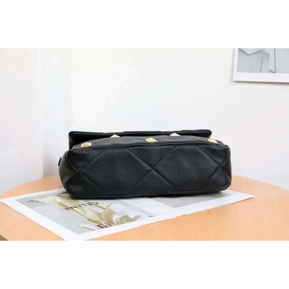 2023 New Fashion Women Genuine Leather Rivet Handbags Dia Lattice Bag Designer Shoulder Woman Messenger Bags