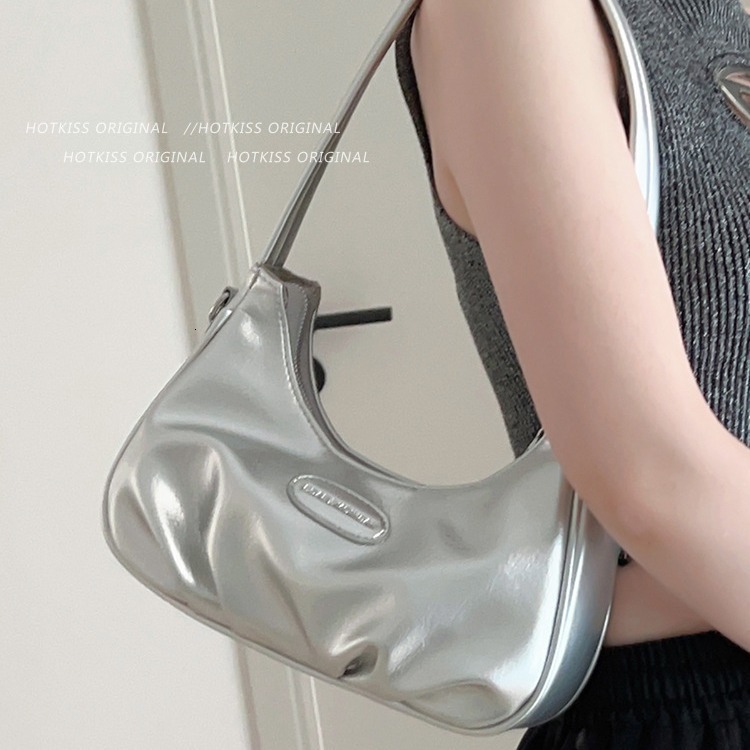 designer Niche Textured Silver Bag for Women Trendy Versatile Shoulder Crossbody Bag High-end Design Sense Underarm Crescent Bag