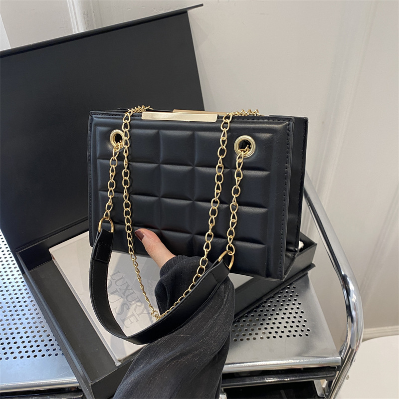 Free Shipping Designer Bag 2025 New Chain Diamond Grid Trendy Texture Fashionable Versatile Womens Shoulder Crossbody Bag