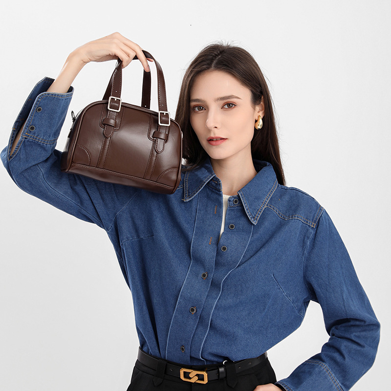 designer High-Quality Texture Bag for Women 2025 New Korean Retro Handbag Niche Girl Versatile Shoulder Crossbody Bag
