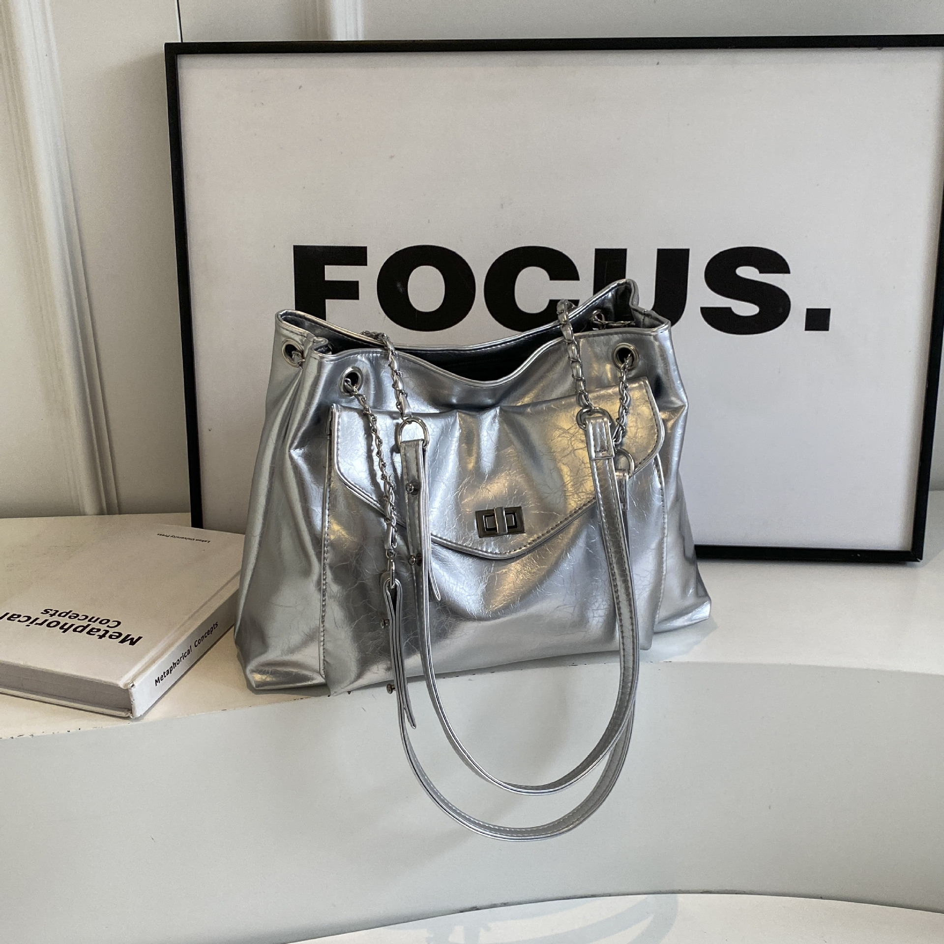 Free Shipping Designer's New Single Shoulder Large Bag For Women 2025 Fashion Silver Armpit Bag Versatile For Class Commuting Crossbody Bag