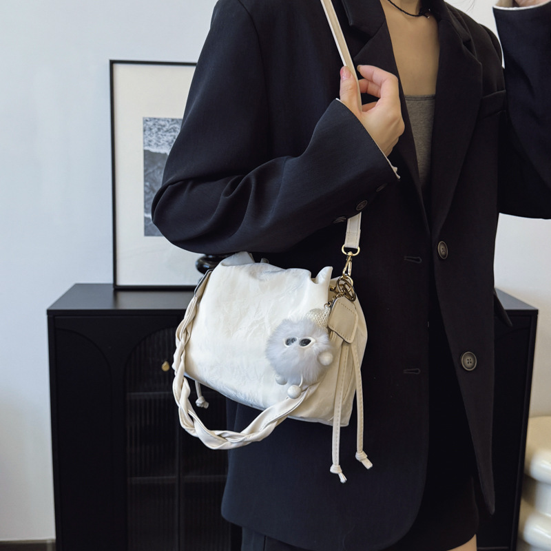 Top quality Brand High Quality New Style Trendy Bucket Bag for Women 2025 New Designer Shoulder Bag Crossbody Chain Bag New Free Delivery Designer Bag